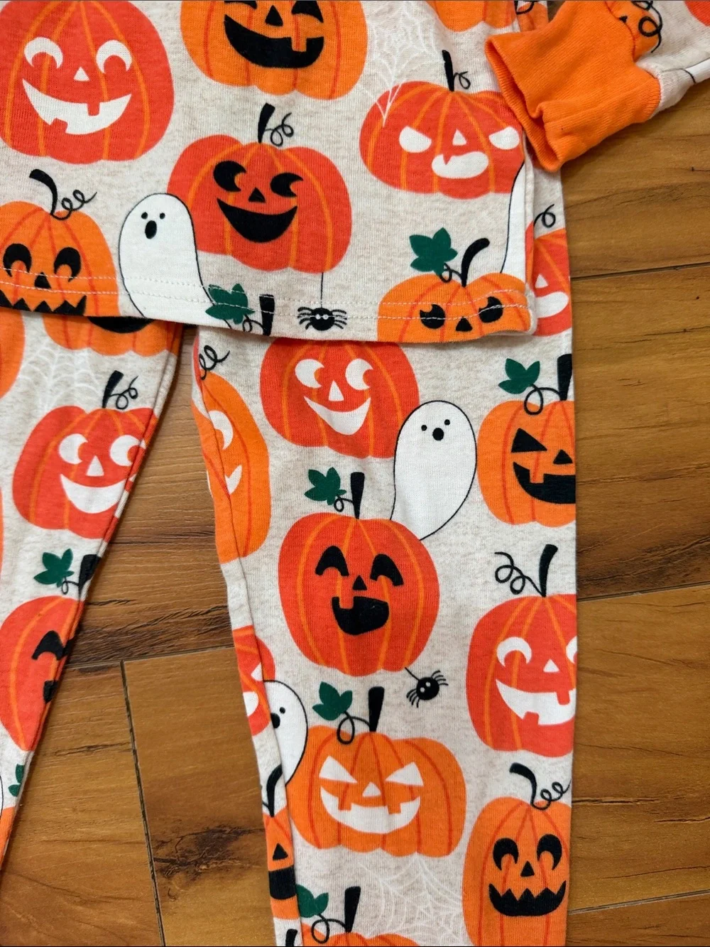 Children’s Place size 8 NEW Kids Pumpkin Pajama Set - Orange glow in dark